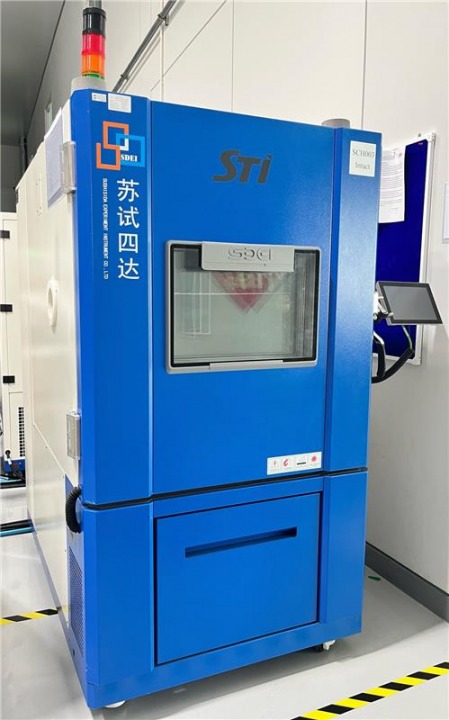 ตู้ควบคุมอุณหภูมิและความชื้น สำหรับทดสอบสภาวะแวดล้อมของชิ้นส่วนยานยนต์และอิเล็กทรอนิกส์